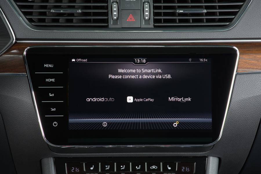 Детали интерьера Skoda Superb Scout 2019 года  (WW) (фото 63 из 72)